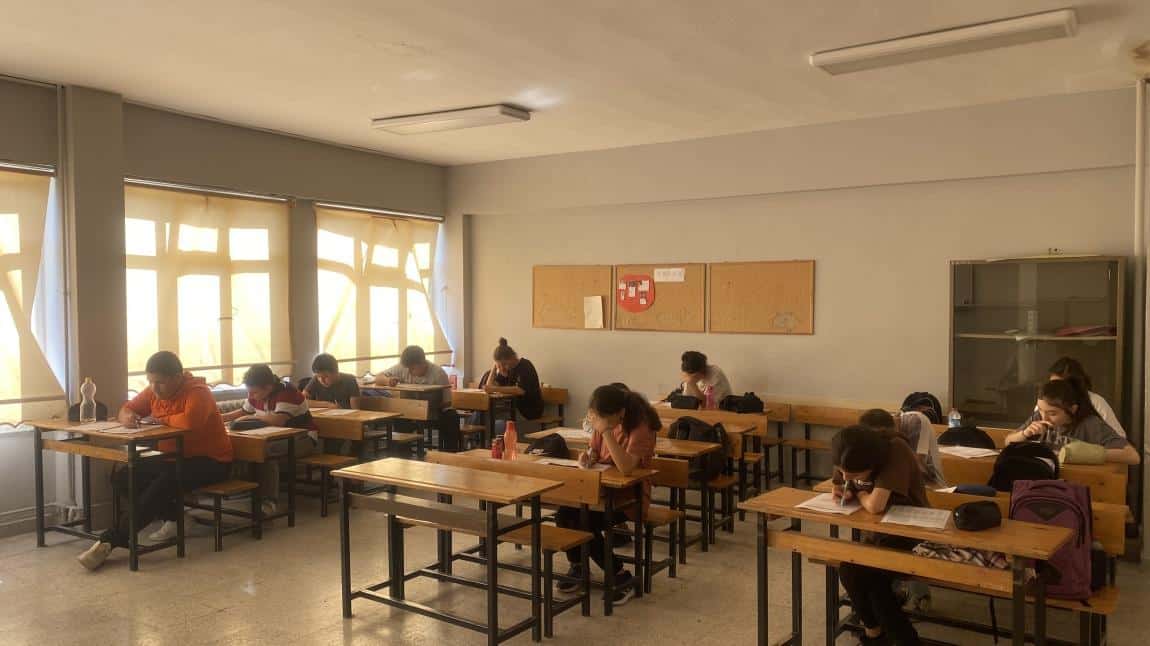 Okulumuzda Milli Eğitim Bakanlığımızın 8.sınıflar için hazırladığı Hazırbulunuşluk Sınavı uygulanmıştır.